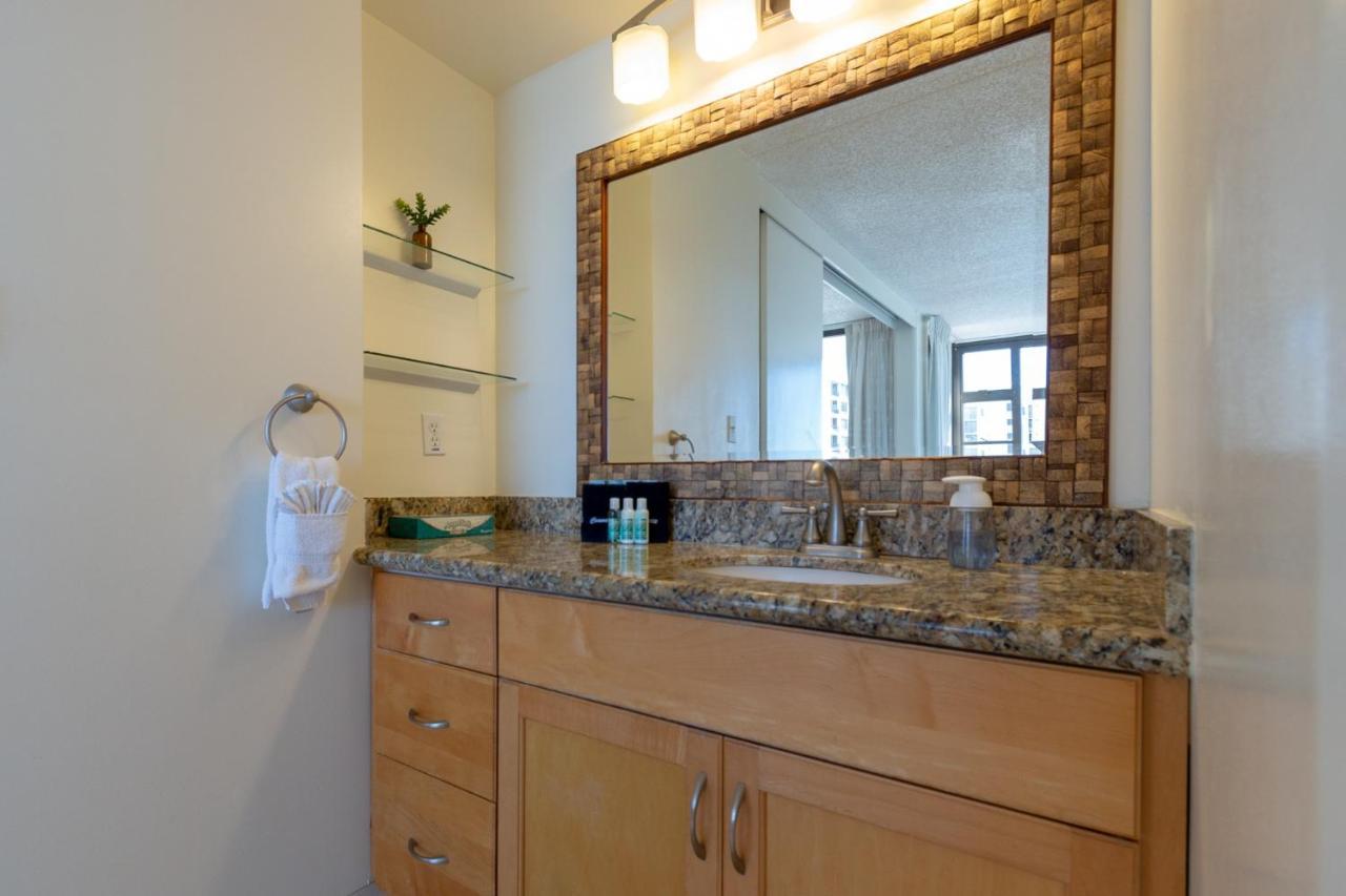 Beautifully Renovated 32Nd Floor Deluxe Ocean View Waikiki Condo Condo Гонолулу Екстер'єр фото